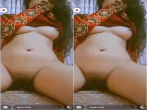 Desi Horny Girl Shows Boobs