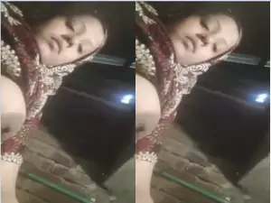 Bhabhi Shows her Boobs and Pussy