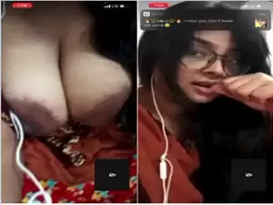 Cute Desi girl Shows  Boobs