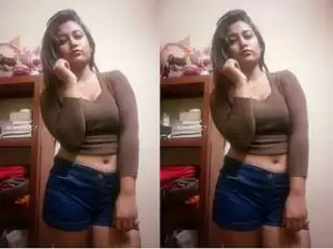 Exclusive- Sexy Insta Model Record Nude Video For Fans