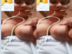 Desi Bhabhi Shows Boobs  On VC