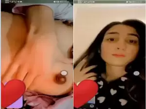 Desi Girl Shows Boobs