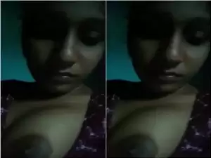 Cute Desi girl Shows Boobs