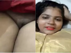 hot Desi Bhabhi Shows Pussy