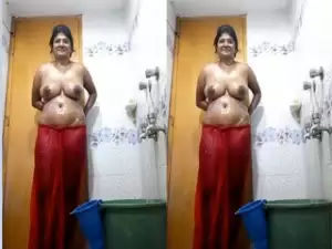 Desi Bhabhi Bathing and Shows Pussy part 3