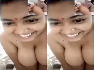 Hot Desi Bhabhi bathing