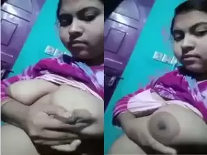 Desi Girl Shows Her big Boobs