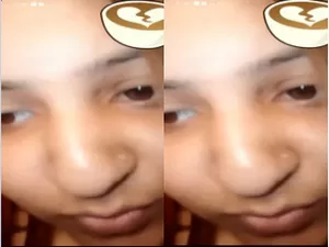 Desi Girl Shows Her Boobs and Masturbating Part 1