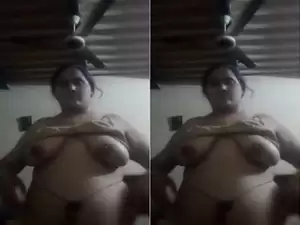 Desi Village Bhabhi Shows Her Boobs