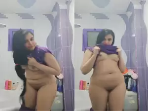 Desi Girl Shows Her Boobs and Pussy