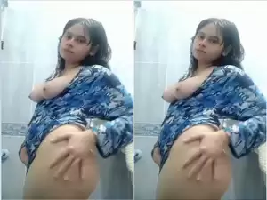 Paki Girl Shows Her Boobs and Ass