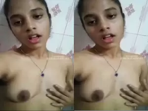 Desi Girl Shows Her Big Boobs