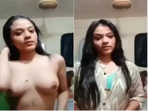 Desi Girl Strip Her CLoths and Shows Boobs