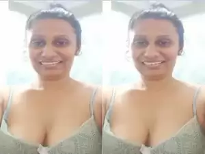 Sexy Lankan Wife Shows Boobs Part 2