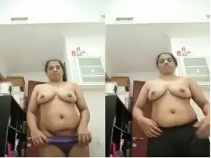 Lankan Bhabhi Shows Her Boobs and Pussy