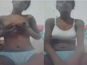 Desi Girl Shows her Boobs and pussy part 1