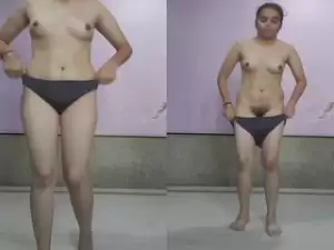 Sexy Desi Girl Shows her Nude Body