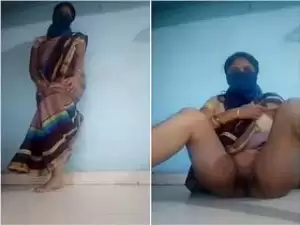 Today Exclusive- Desi Village Bhabhi Showing Her Ass and Pussy
