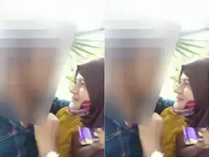 Desi Girl Kissing and Shows Nude Body part 1