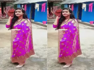 Desi Girl Kissing and Shows Nude Body part 4