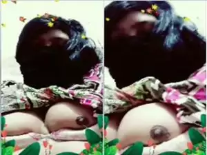 Exclusive- Nina Bhabhi Seducing her Lover on Cam