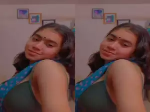 Desi Girl Shows her Boobs part 2
