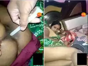 Exclusive- Bhabhi Pussy Drilled by Husband using Candle on Video call
