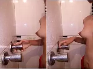 Exclusive- Desi Girl Record Her Bathing Clip for Bf