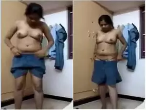 Desi Girl Strip Her Cloths and Showing Her Boobs and Pussy