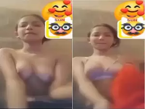 Sexy Desi Girl Shows Boobs