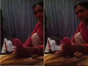 Today Exclusive- Desi Bhabhi Gives Nice Handjob