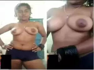 Exclusive- Sexy Look Desi Girl Showing her Boob On video Cal to BF