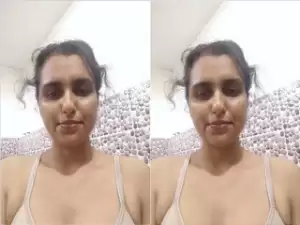 Horny Bhabhi Fingering Part 2