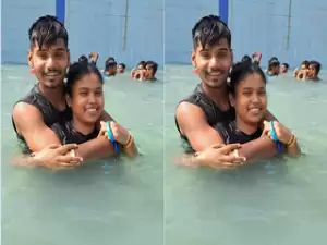 Sexy Desi Girl Shows her Boobs Part 7
