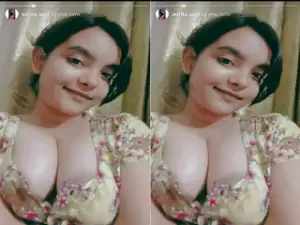 Desi Girl Shows Her Boobs