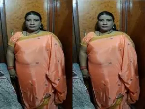 Today Exclusive- Desi BBW Randi Bhbahi Strip Her Saree and Gives Nice Blowjob To Customer