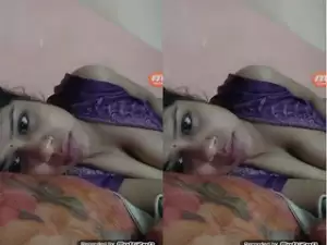 Sexy Bhabhi Shows Boobs On Cam