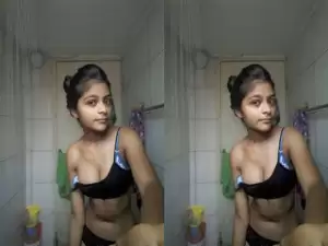 Horny Lankan Girl Shows Boobs