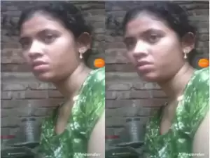 Desi Vlg Girl Shows Boobs