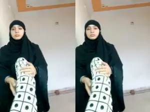Horny paki Girl Shows Nude Body and Fingering Part 4