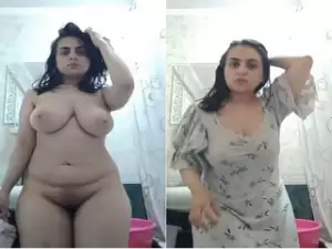 Desi Girl Shows her Big Boobs
