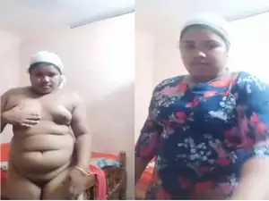 Horny Desi Bhabhi Shows Nude Body part 7