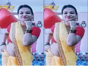Desi Bhabhi Shows Her Nude Body and Fucking Part 2