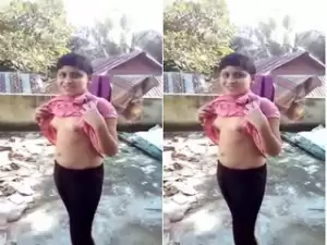 Desi Girl Showing Her Boobs To Lover
