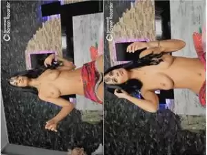 Exclusive- Super Hot NRI Punjabi Girl Showing her Boobs and dance on Live show