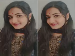 Horny Desi Girl Shows Nude Body And Ridding Lover Dick part 1