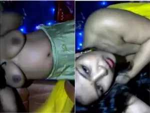Today Exclusive- Super Hot Look Desi Boudi Showing Her Boobs and Pussy ob live chat