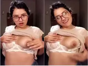 Exclusive- Super Sexy Look NRI Girl Showing Her Boobs