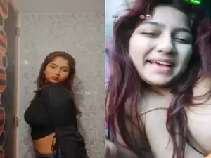 Desi Mall Shows her Boobs
