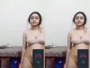 Desi Girl Shows Pussy On VC